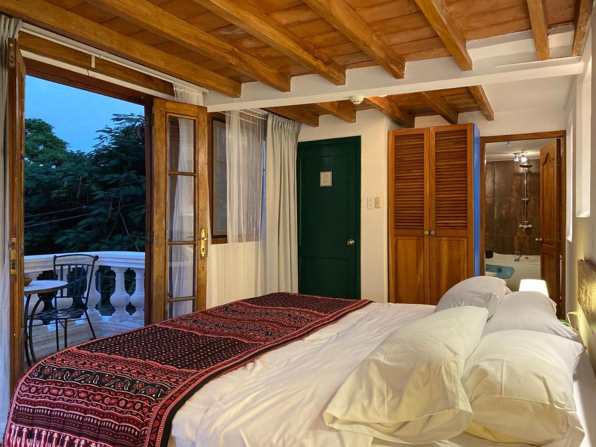 Iguanazu Bed & Breakfast グアヤキル エクステリア 写真