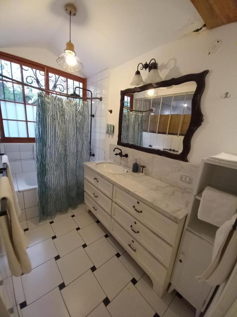 Iguanazu Bed & Breakfast グアヤキル エクステリア 写真