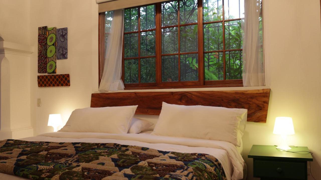 Iguanazu Bed & Breakfast グアヤキル エクステリア 写真